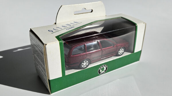 ŠKODA OCTAVIA - COMBI bordó, výrobce KADEN 1:43 první série 100% stav